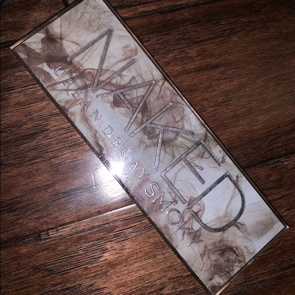 Urban Decay Naked Smoky eyeshadow palette